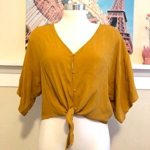 Crop tie front top